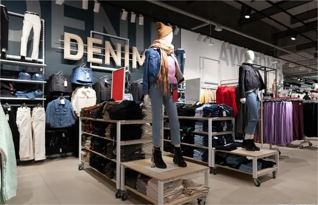 服装店布置3.png
